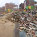 No bairro da Paz, avalanche de entulho invade casas e interdita rua