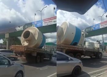 Caminhão fica preso em viaduto da Torquato