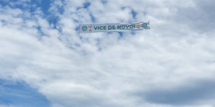 Palmeirenses fazem vaquinha para provocar flamenguistas: “Vice de novo”