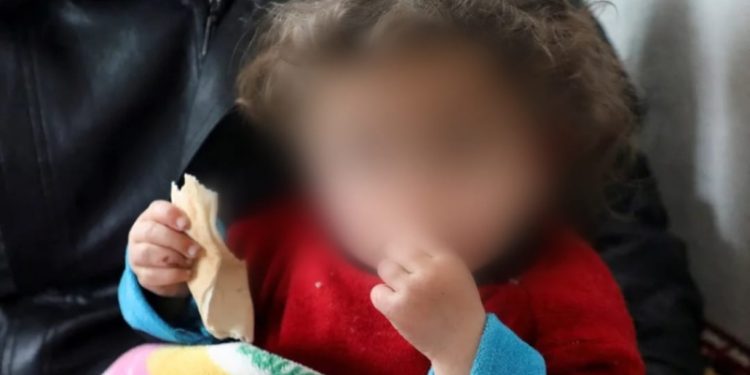 Uma bebê de 1 ano é resgatada ilesa dos escombros após terremoto na Síria