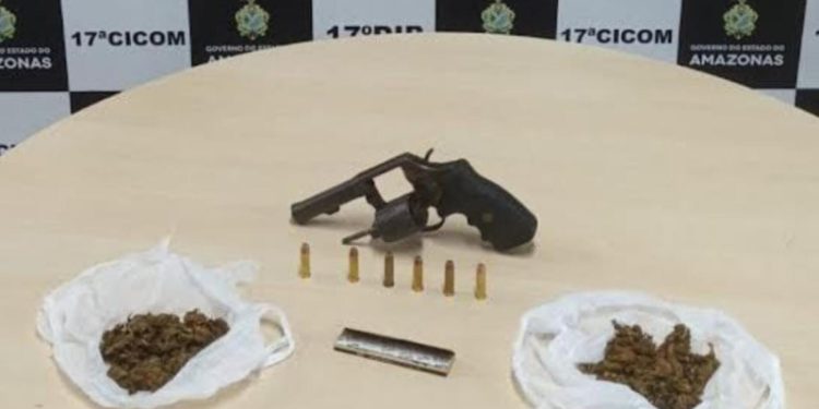 Mulher é presa com armas e drogas na zona Norte de Manaus