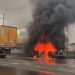Vídeo: fumaça em pneu faz carreta pegar fogo em Manaus