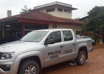 Após ameaças, homem esfaqueia mulher em bar do Amazonas; suspeito é preso