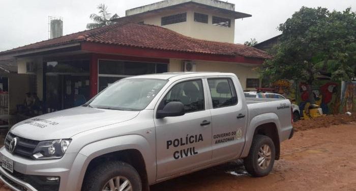 Após ameaças, homem esfaqueia mulher em bar do Amazonas; suspeito é preso
