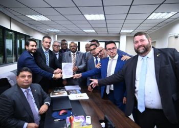 CMM: Caio André recebe pedido de CPI da Águas de Manaus