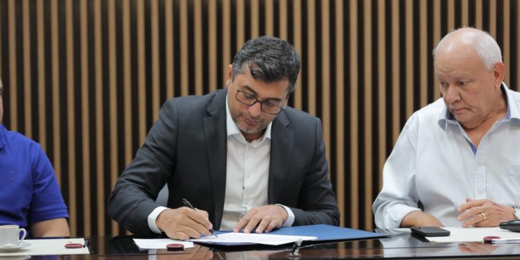 Wilson Lima concede incentivo fiscal para 66 empresas do Polo Industrial de Manaus