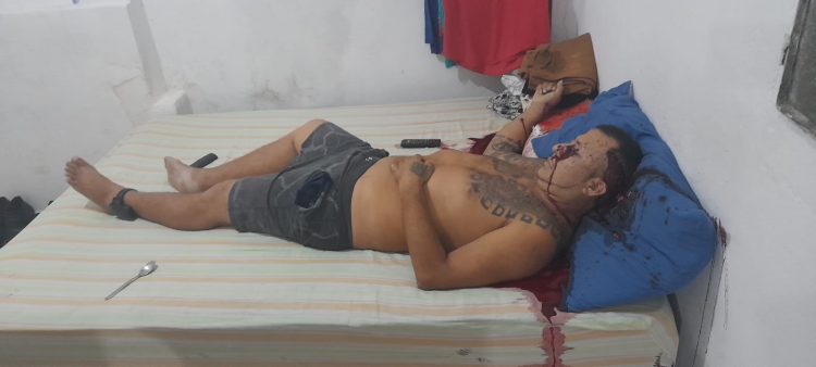 Pistoleiro mata detento do semiaberto por janela em cima de cama no Terra Nova; Imagens fortes