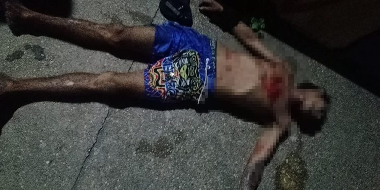 Passageiro não reage, mas é esfaqueado por assaltante