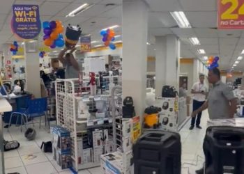 Vídeo mostra cliente revoltado e quebrando tudo em loja; veja