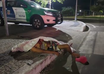 Morador de rua é morto a facadas no Centro de Manaus