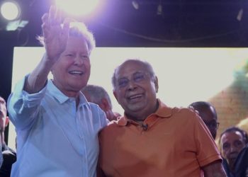 Arthur Neto vira as costas para o passado e não homenageia Amazonino após a morte