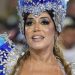 Mulher Abacaxi esquece parte de cima da fantasia e desfila com ‘melões’ pra fora; veja