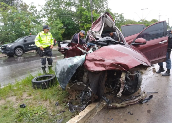 Morre menino de 3 anos que estava em carro que atingiu caminhão de frente