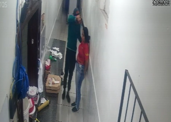 Momento de terror: Homem invade pizzaria em Manaus e atendente tem arma apontada na cabeça