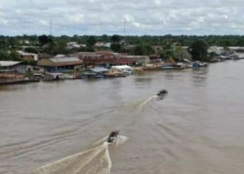 Tensão no AM: piratas amarram, vendam funcionários e roubam 3 mil litros de combustível