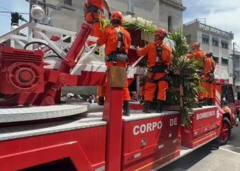 Cortejo fúnebre: Corpo de Amazonino passa em frente a obras criadas pelo ex-governador