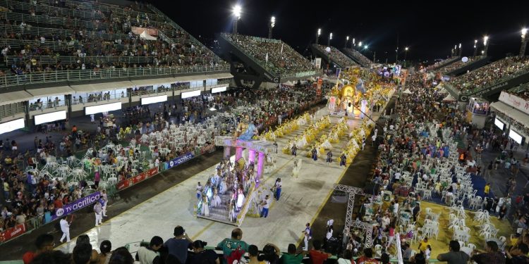 Sambódromo está pronto para receber desfiles das escolas de samba de Manaus