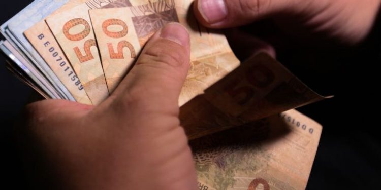 Salário mínimo deve ter novo reajuste no dia 1º maio