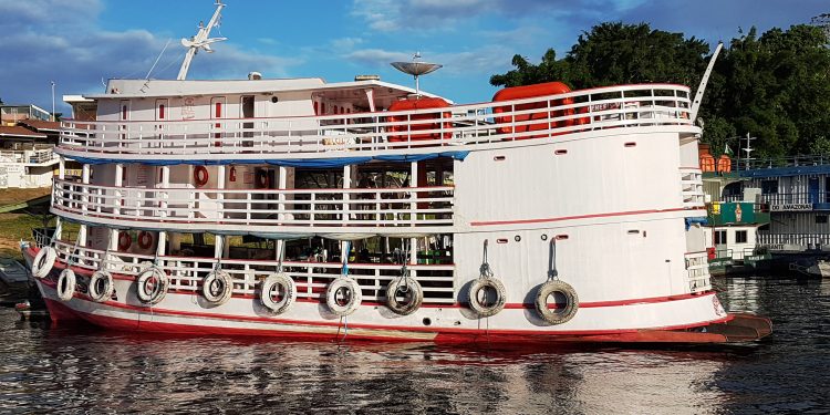 Homem é preso após estuprar mulher surda dentro de embarcação no Amazonas