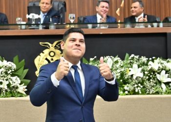 Eleito deputado, apresentador Mário César ainda não foi a nenhuma sessão na Aleam