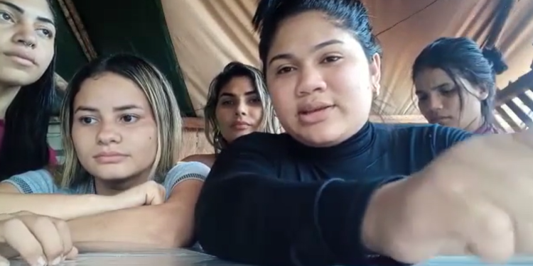 Garimpeiras dizem que donos de helicópteros pedem R$ 15 mil para retirá-las de terra Yanomami: ‘Pedimos ajuda’; vídeo