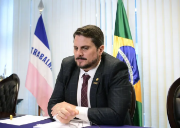 Ministro Alexandre de Moraes determina investigação contra senador Marcos do Val