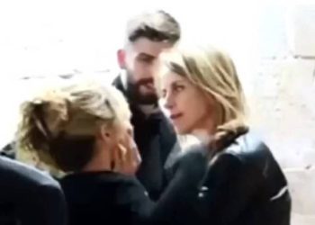 ​Vídeo mostra mãe de Piqué apertando o rosto e mandando Shakira ficar calada