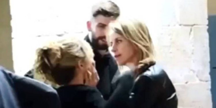 ​Vídeo mostra mãe de Piqué apertando o rosto e mandando Shakira ficar calada