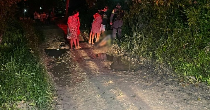 Jovens são abandonados por carro, colocados de joelho e executados em Manaus; vídeo