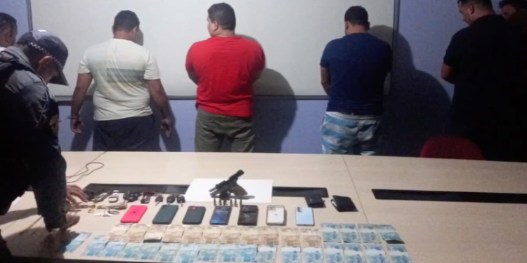 Homem escapa de ser morto e PM prende sexteto suspeito do crime em Manaus