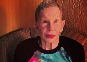 Rita Lee reaparece na internet após cura do câncer aos 75 anos: ‘Inspiração’