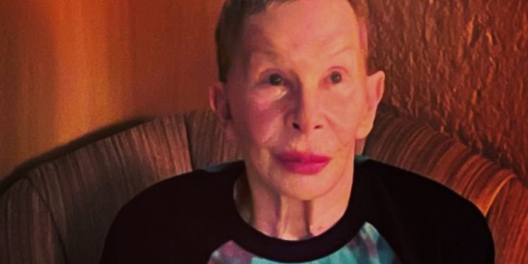Rita Lee reaparece na internet após cura do câncer aos 75 anos: ‘Inspiração’