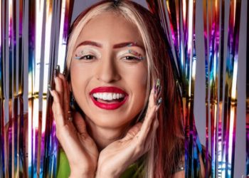 Poderosa: Ruivinha de Marte é convidada para camarote do Carnaval da polícia em Salvador