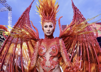 Veja: Sabrina Sato é acusada de exaltar o diabo e irrita religiosos com fantasia na Gaviões da Fiel