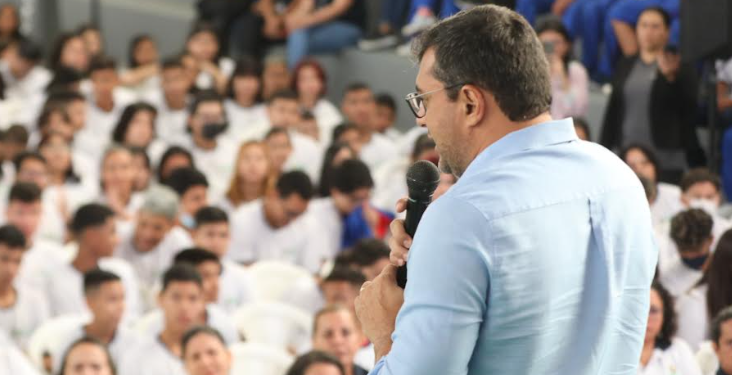Wilson Lima dá início ao ano letivo nas escolas estaduais e lança segunda fase do Novo Ensino Médio
