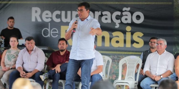 Wilson Lima entrega ramal em Iranduba, aponta turismo, produção e segurança