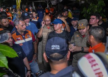 Prefeito David Almeida ativa Comitê de Gestão de Crise e vai pedir ajuda a Lula para conter áreas de risco