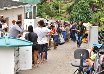 David Almeida decreta estado de calamidade pública e famílias voltam para buscar os pertences