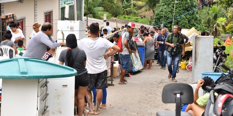 David Almeida decreta estado de calamidade pública e famílias voltam para buscar os pertences