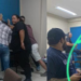 Assalto na UEA termina com segurança baleado; bandidos levaram a arma dele