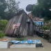 Vídeo mostra casa sendo arrastada por correnteza na Manaus 2000