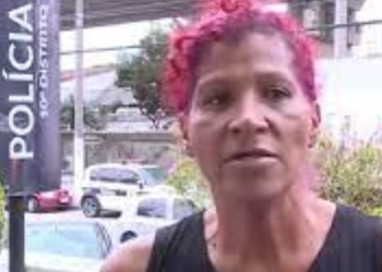 Mãe de aluno ameaça diretora com faca após perder Bolsa Família