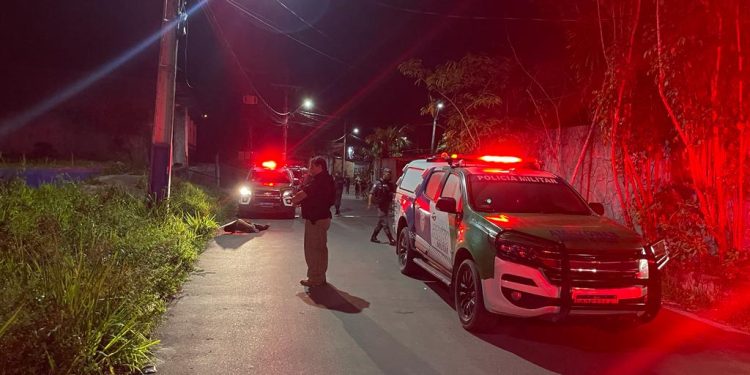 Filho sai pra comprar crédito e mãe recebe recado que ele foi executado