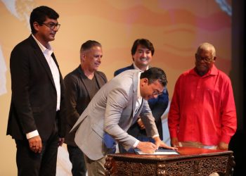 Wilson Lima lança Festival de Parintins e anuncia R$ 10 milhões em patrocínio aos bumbás