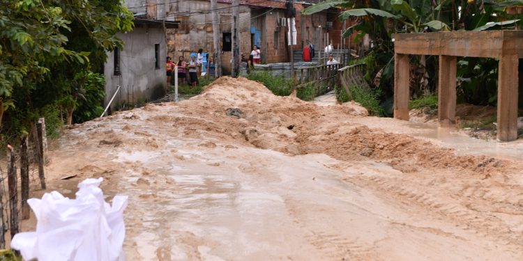 Mais 12 casas com risco elevado de desabamento são identificadas em Manaus
