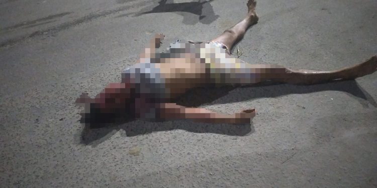 Com a garganta aberta homem é desovado em meio a rua de Manaus