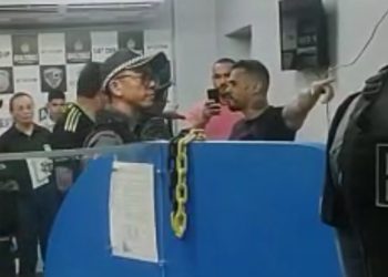 Vídeo: policiais brigam em delegacia de Manaus depois de prenderem traficante da ZL