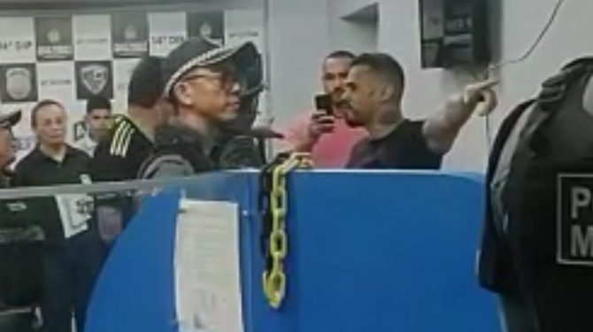 Vídeo: policiais brigam em delegacia de Manaus depois de prenderem traficante da ZL