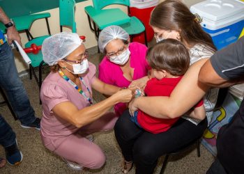 Prefeitura de Manaus começa a ofertar a vacina contra a influenza para grupos prioritários