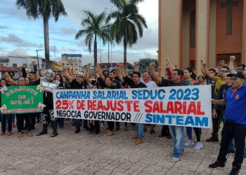 Professores fazem campanha por reajuste de salários no Amazonas e em todo o Brasil